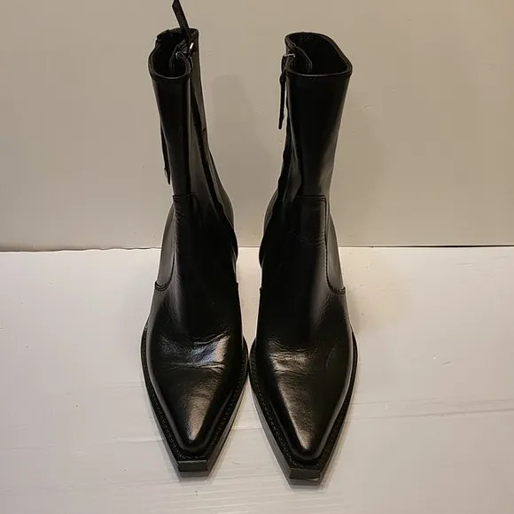 Massimo Dutti Leather Pointy Mid-heel Chelsea Booties