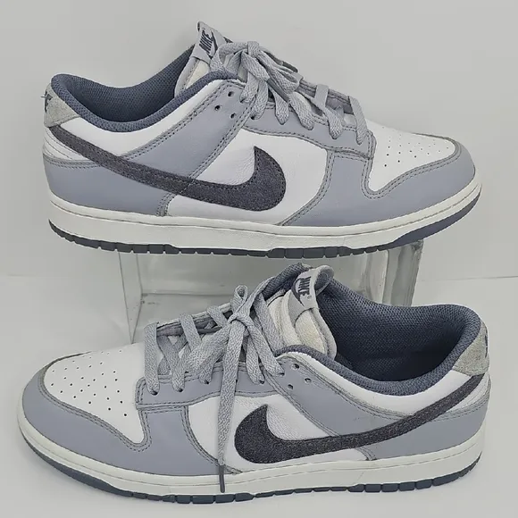 Men's Nike Dunk Low Retro, Size 11 - White / Light Carbon / Platinum Tint