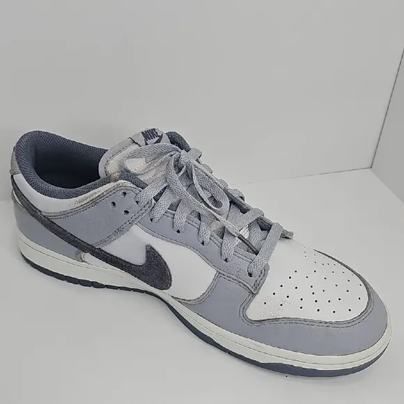 Men's Nike Dunk Low Retro, Size 11 - White / Light Carbon / Platinum Tint