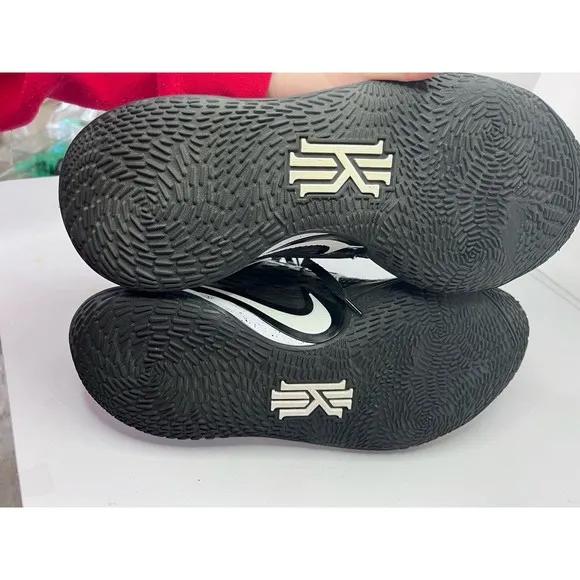 Mens Nike Kyrie 2 Low Basketball Shoes