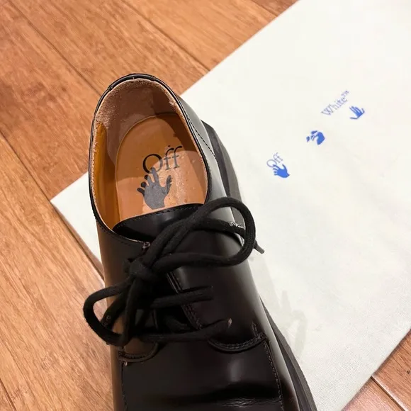 Mens Off White sponge sole black shoes.