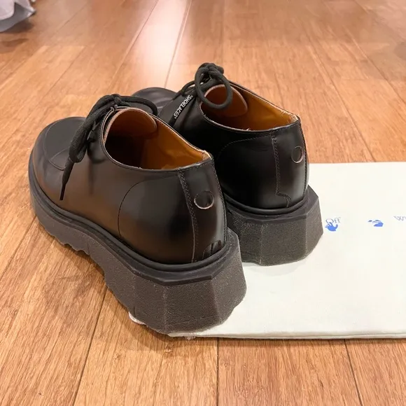 Mens Off White sponge sole black shoes.