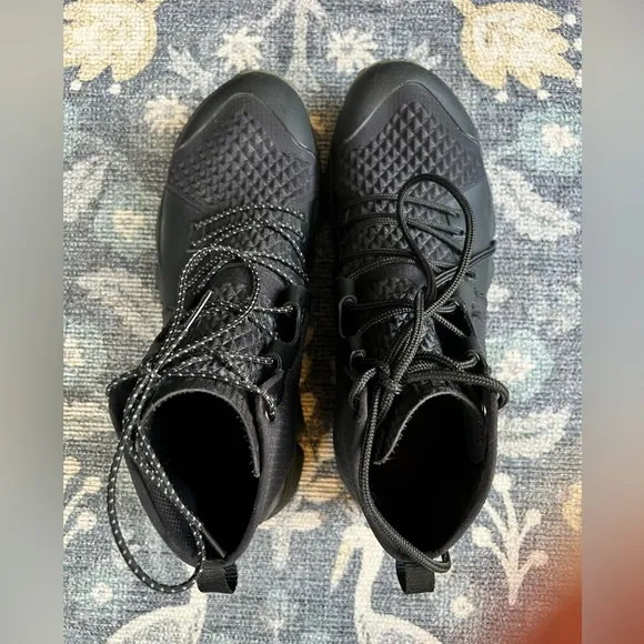 Men's Under Armour MG STRIKEFAST Black Mid Boots