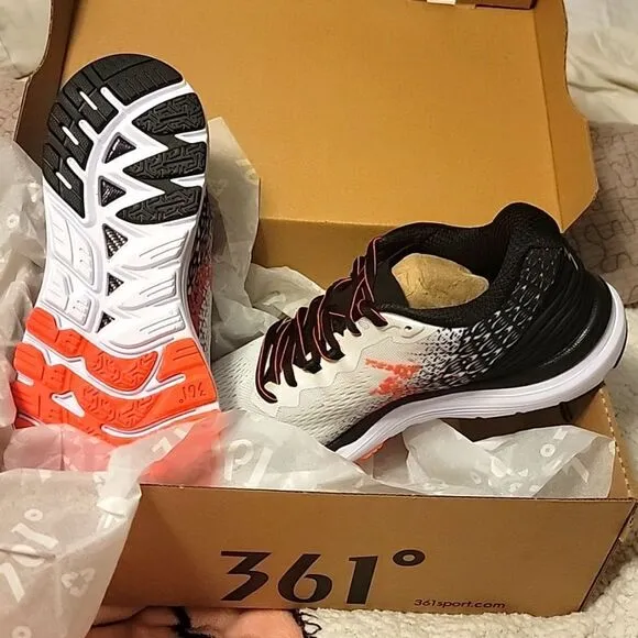 Meraki 361 Degrees number 3 Sneakers in White Hazard New in Box