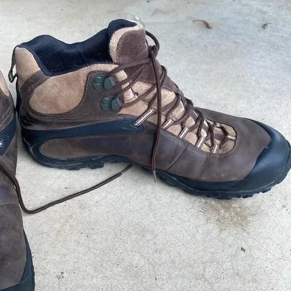 Merrill Men’s waterproof boots size 15