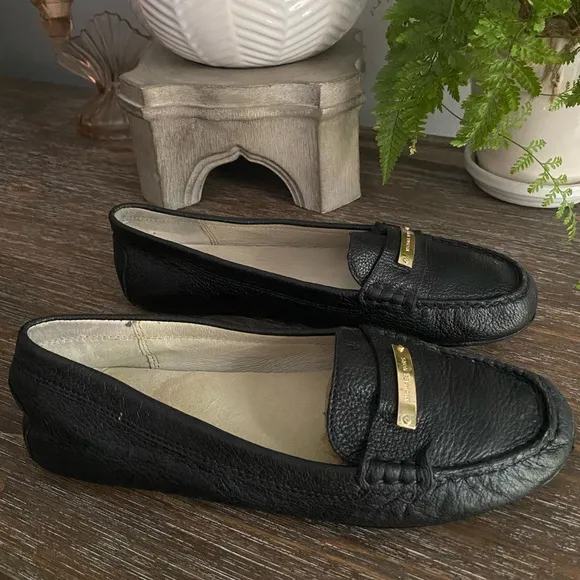 Michael Kors MK Women’s 8M Black Leather Loafers Gold Name Plate Shoes