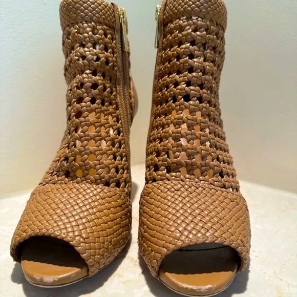 Michael Kors Sexy open toe brown pumps. 8.5