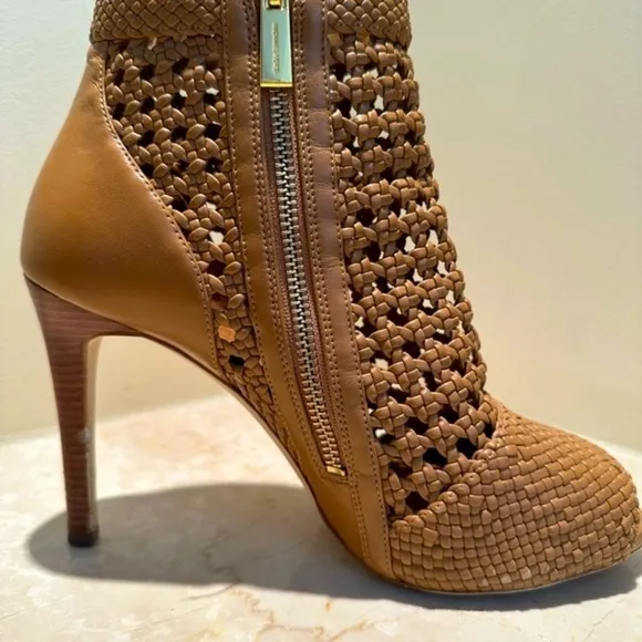 Michael Kors Sexy open toe brown pumps. 8.5