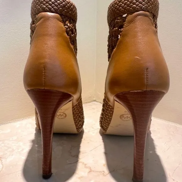 Michael Kors Sexy open toe brown pumps. 8.5
