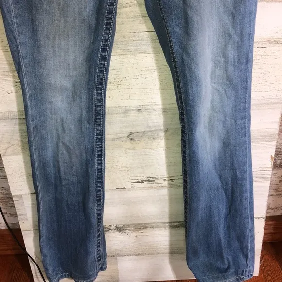 Miss me Womens jeans distressed with horse shoes and cross pockets embellished​​