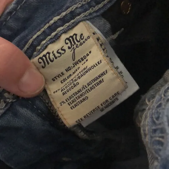 Miss me Womens jeans distressed with horse shoes and cross pockets embellished​​