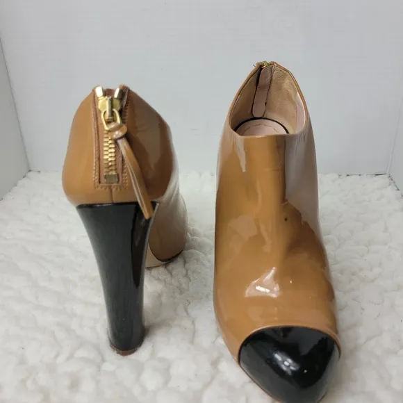 Miu Miu Bottie Women's Shoes Size 6.5 Beige Patent Leather Black Cap Toe Zipper