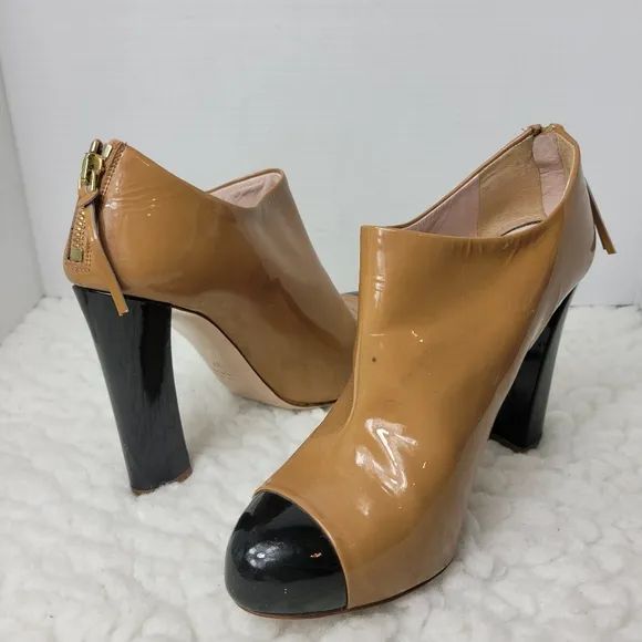 Miu Miu Bottie Women's Shoes Size 6.5 Beige Patent Leather Black Cap Toe Zipper