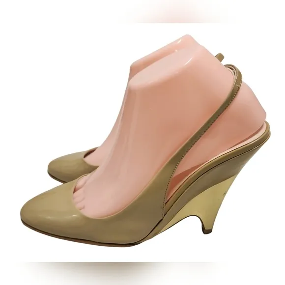 Miu Miu Tan Patent Leather   Gold Abstract Futuristic Sling Back Heels Size 39