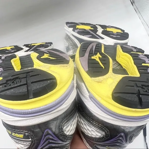 Mizuno WOMEN'S WAVE RIDER 15 Running Shoes, White/Silver/Yellow/Black Size 10