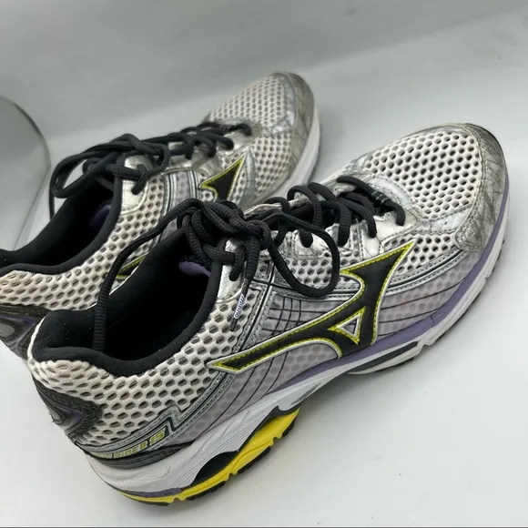 Mizuno WOMEN'S WAVE RIDER 15 Running Shoes, White/Silver/Yellow/Black Size 10