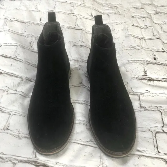 Modern Fiction Black Suede Boots Pull On Stretch Panels with Pull Straps sz 10.5
