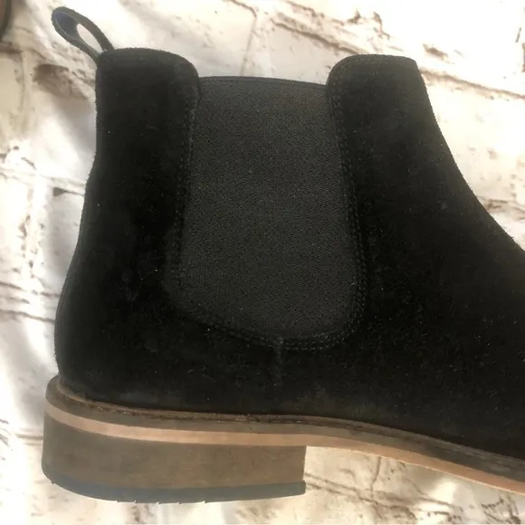 Modern Fiction Black Suede Boots Pull On Stretch Panels with Pull Straps sz 10.5