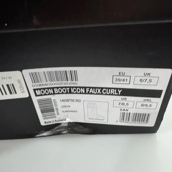 Moon Boot Icon Faux Curly Cream Boots Women’s Size EU 39-41/US 8-9.5