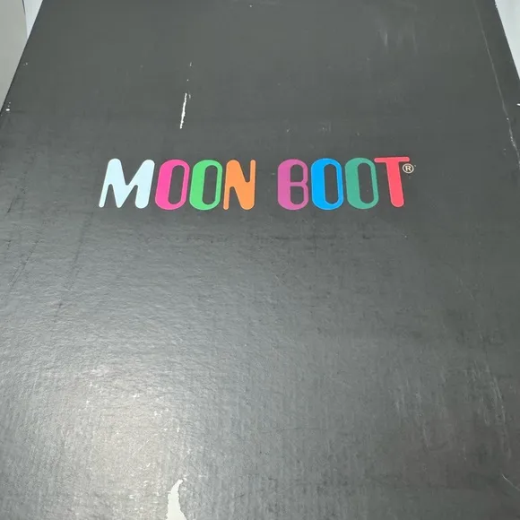 Moon Boot Icon Faux Curly Cream Boots Women’s Size EU 39-41/US 8-9.5