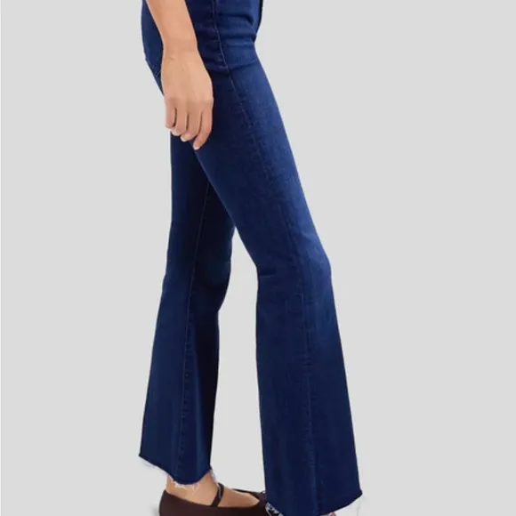 MOTHER Weekender Fray Mint Condition Flared Jeans Size 29