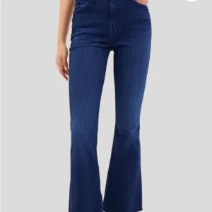 MOTHER Weekender Fray Mint Condition Flared Jeans Size 29