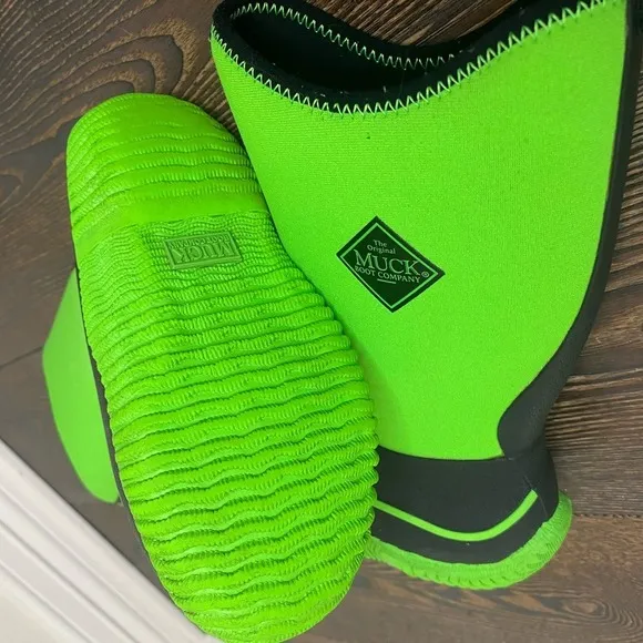 MUCK BOOTS COMPANY YOUTH KIDS NEON GREEN BLACK STURDY BOOTS SIZE 13 EU 30 EUC