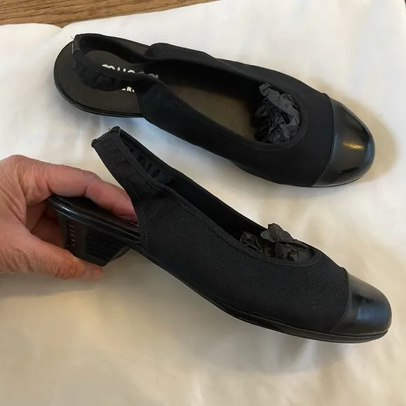 MUNRO LIGHTWEIGHT WOMENS SLINGBACK SHOES.   BEAUTIFULLY PADDED.   NEW IN BOX