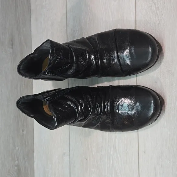 Naot Women Advance Glossy Ankle Leather Heels Boots shoes sz 40/9