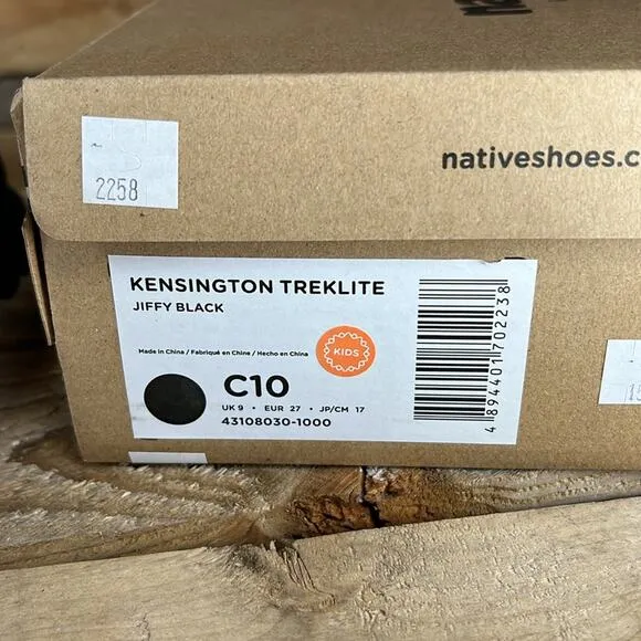 Native Kensington Treklite - Jiffy Black - Water Resistant - C10 - New in box