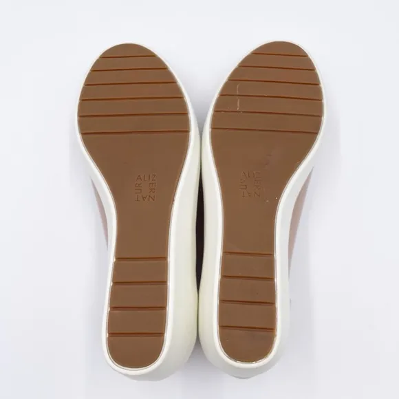 Naturalizer Sam Slip On Wedge Pumps Comfort Shoes Size 11W Nude Faux Leather