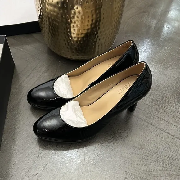 Naturalizer TERESA Almond Toe Pumps
