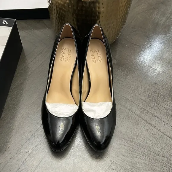 Naturalizer TERESA Almond Toe Pumps