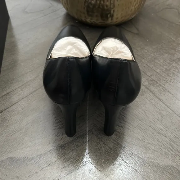 Naturalizer TERESA Pumps (NARROW)