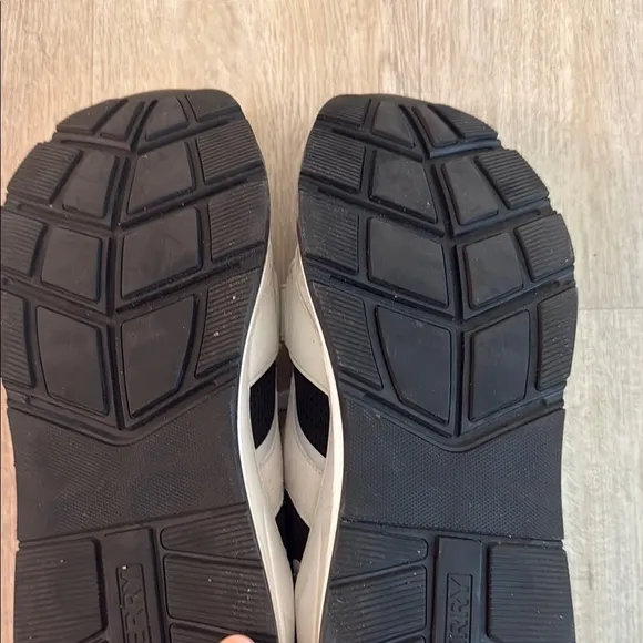Nearly New Burberry White and Black Retro Sneakers