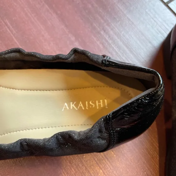 Never worn Akaishi Tsuki ballet flats