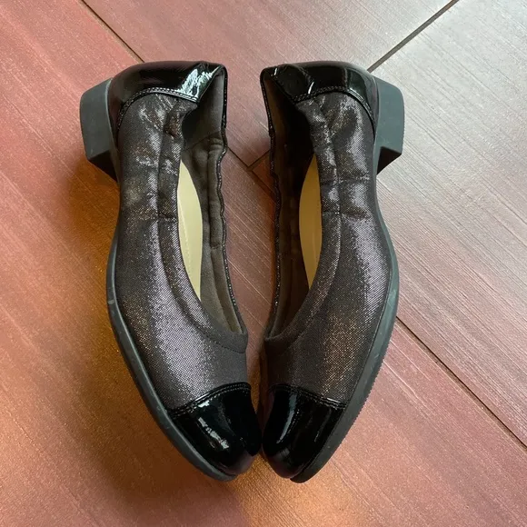 Never worn Akaishi Tsuki ballet flats