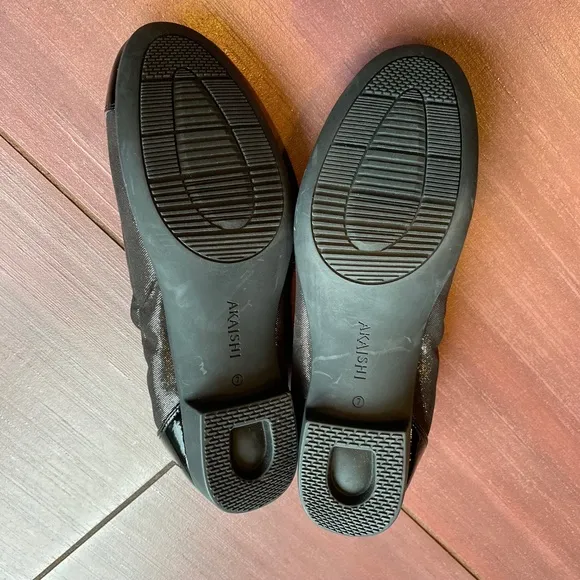 Never worn Akaishi Tsuki ballet flats