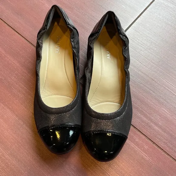 Never worn Akaishi Tsuki ballet flats