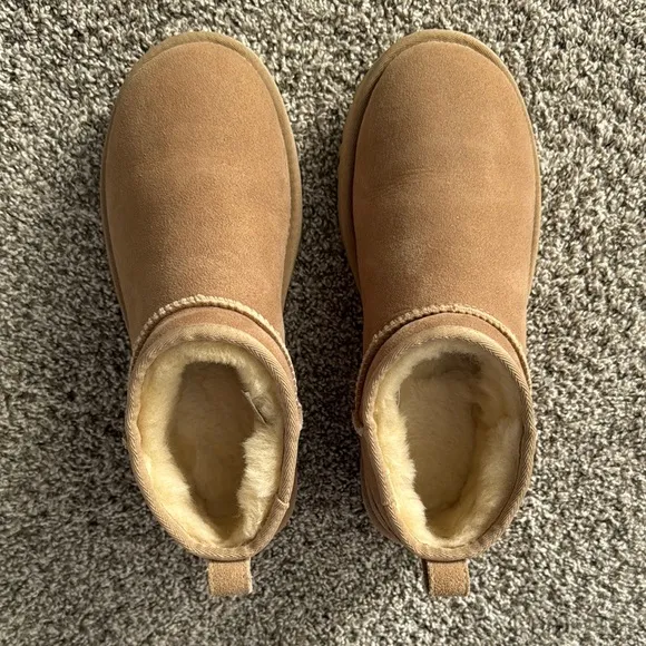 NEVER WORN UGG Ultra Mini Boot