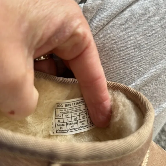 NEVER WORN UGG Ultra Mini Boot