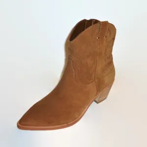 New! $248.00 Dolce Vita Suede Chestnut Color Western Boots/Cowboy boots, Sz.6.