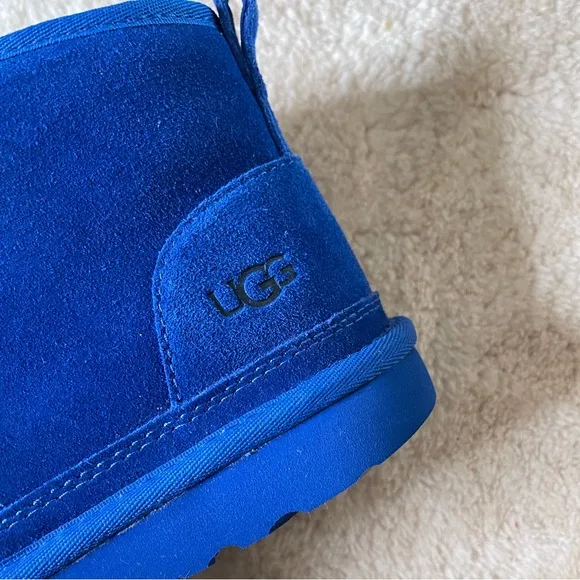 New authentic UGG Kids Neumel 2 waterproof blue lace up boots size 4 unisex
