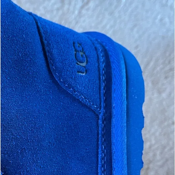 New authentic UGG Kids Neumel 2 waterproof blue lace up boots size 4 unisex