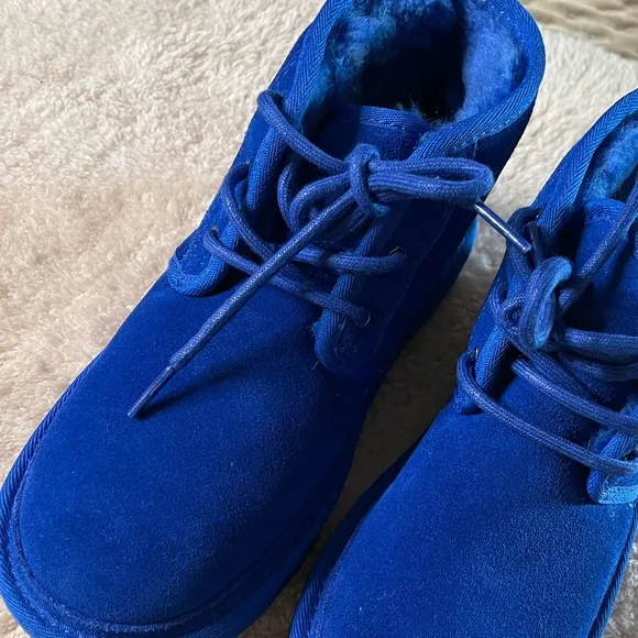 New authentic UGG Kids Neumel 2 waterproof blue lace up boots size 4 unisex