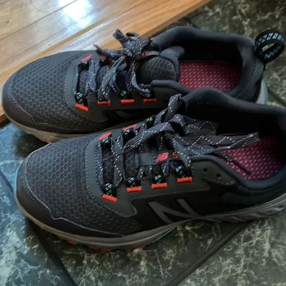 🌟New balance 510 v5- by shoes for crews, slip resistant size 9
