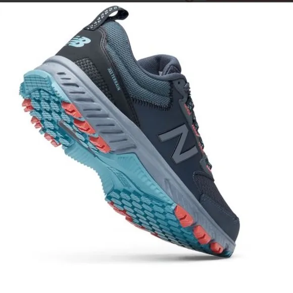 🌟New balance 510 v5- by shoes for crews, slip resistant size 9