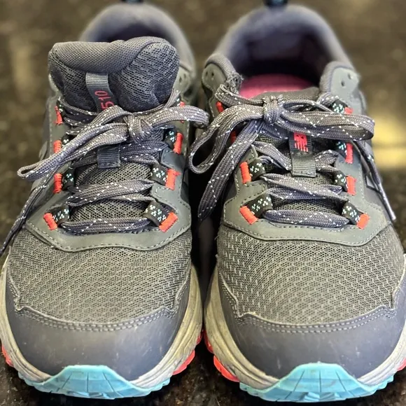 🌟New balance 510 v5- by shoes for crews, slip resistant size 9