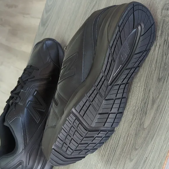 New Balance 608 Men's Black Slip Resistant Shoes Size 17
