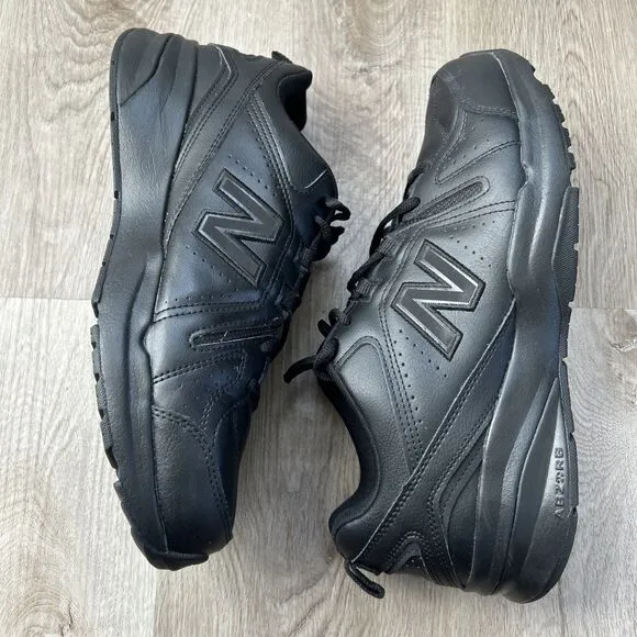 New Balance Mens 10 4E Cross Trainer Athletic Shoes Black No Slip MX608AB5 EUC